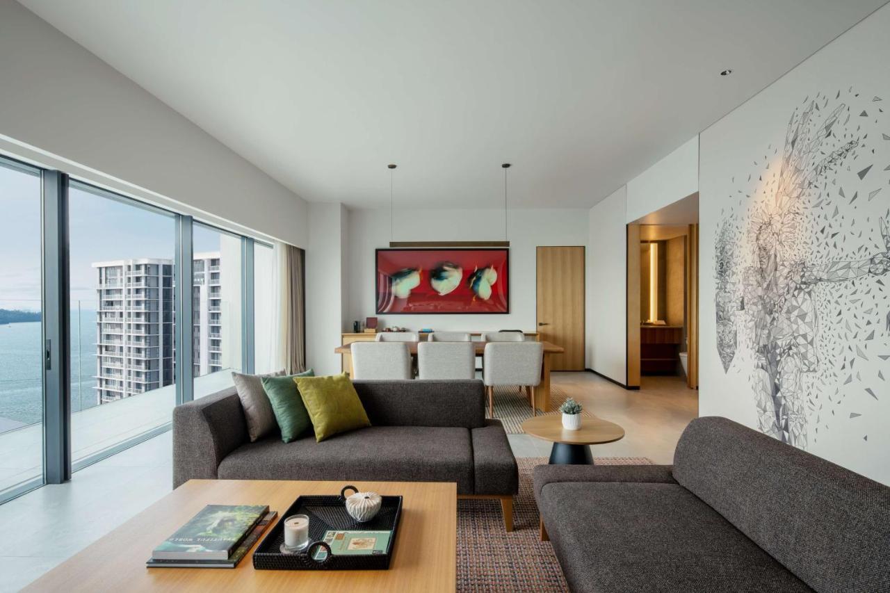 Hotel Hyatt Centric Kota Kinabalu Exterior foto A living room at the hotel