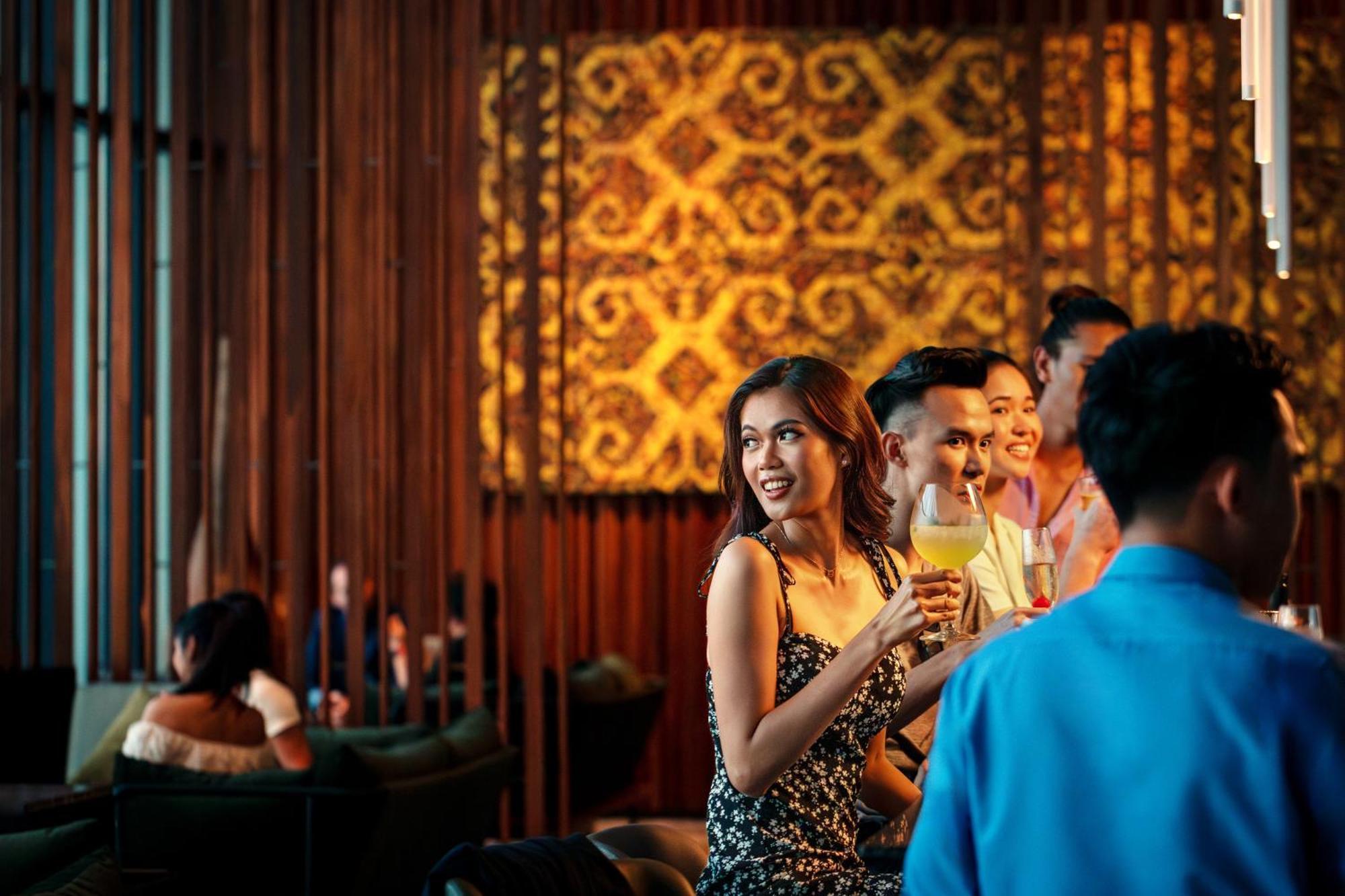 Hotel Hyatt Centric Kota Kinabalu Exterior foto The Bar