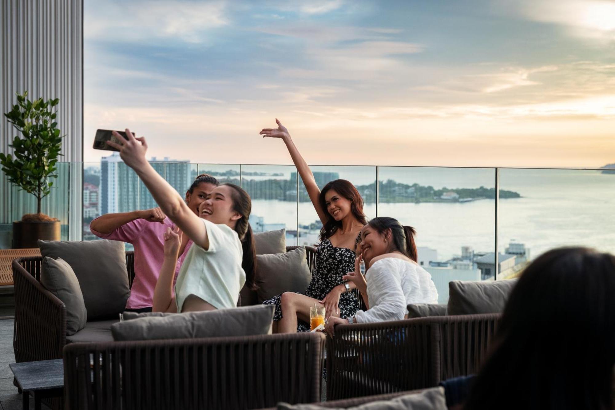 Hotel Hyatt Centric Kota Kinabalu Exterior foto Sky Bar
