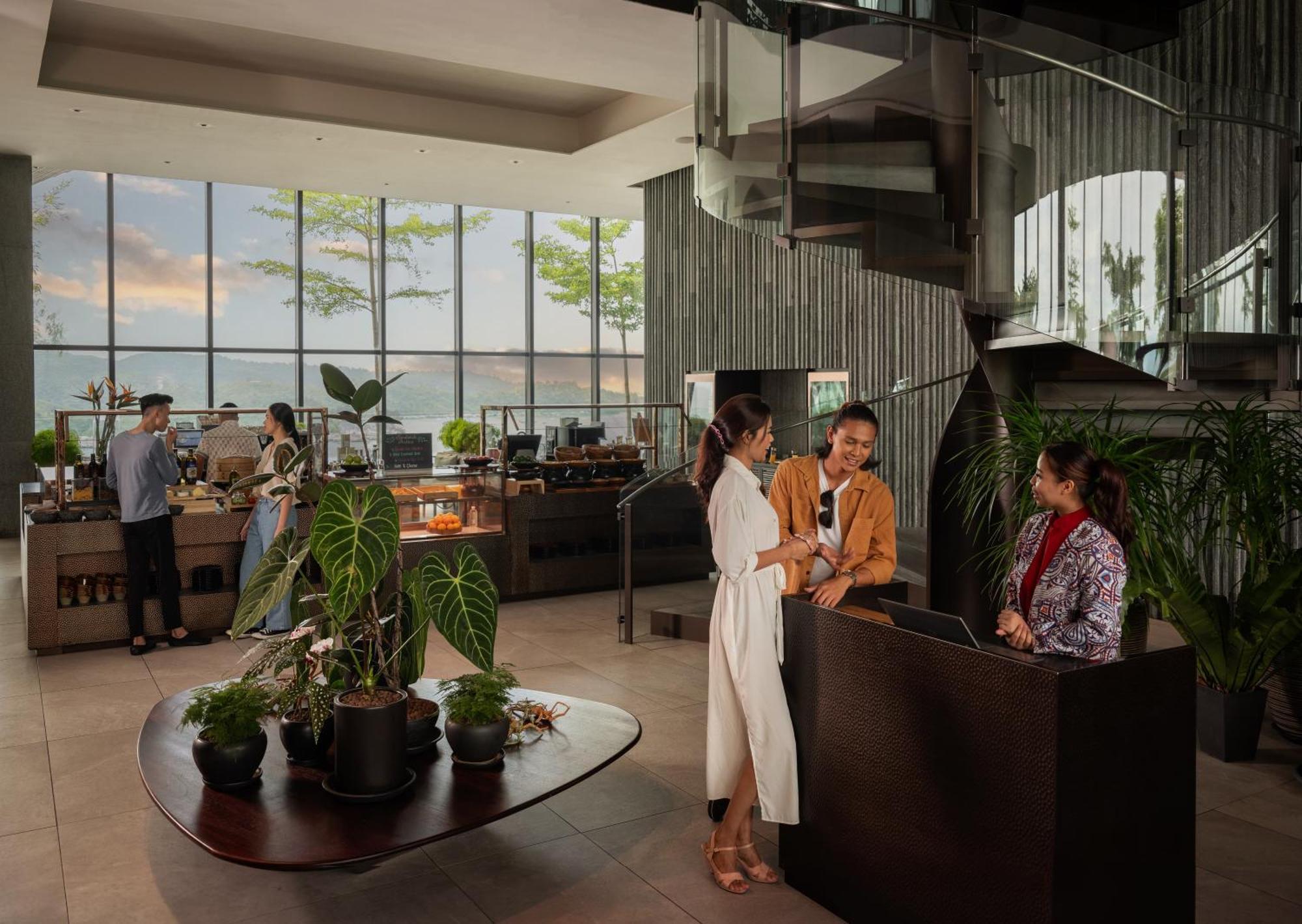 Hotel Hyatt Centric Kota Kinabalu Exterior foto The lobby of the hotel